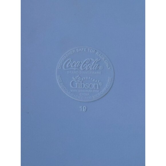 Set of 3 Gibson Christmas Santa Holding Coca-Cola Collectible Decorative Plates - Picture 7 of 12